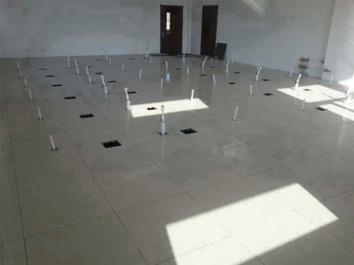 1中实验室40陶瓷地板完工现场
